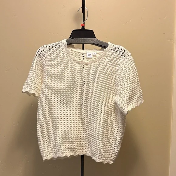 Gap short sleeve crochet pullover sweater. - Picture 1 of 2